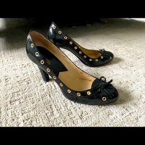 MICHAEL KORS heels 8 black with gold grommets and accents. Patent.